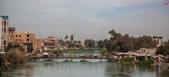 Irak, Hillah (Al Hilla). Rzeka Eufrat przeplywajaca przez miasto.